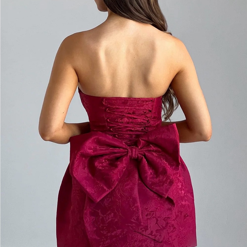 Elegant Strapless Burgundy Dress